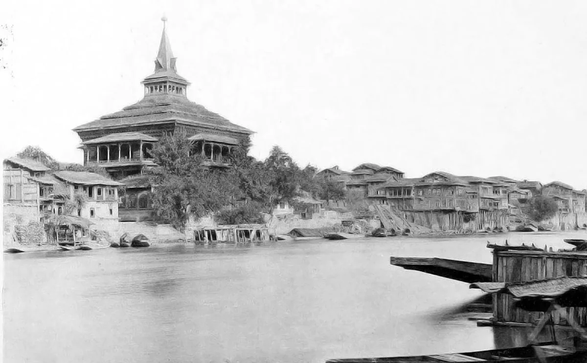 An 1890 photograph of Srinagar showing a mosque with a tiered spire on the bank of the river Jhelum, with boats moored along the waterfront.
